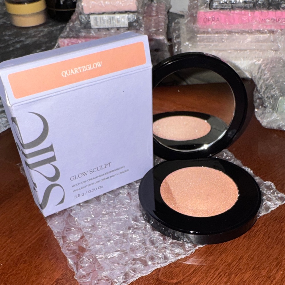 *NWT* Glow Sculpt Multi-Use Highlighting Blush